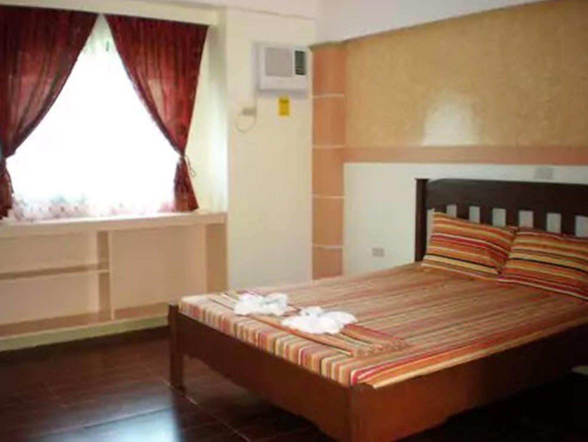 Apartelle De Francesca Puerto Galera Exterior photo