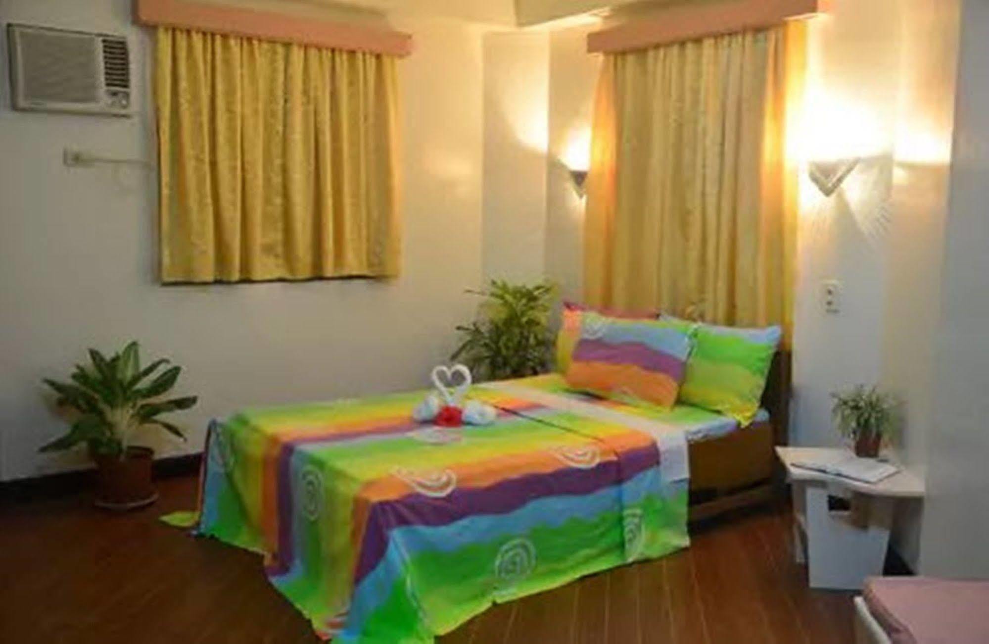 Apartelle De Francesca Puerto Galera Exterior photo